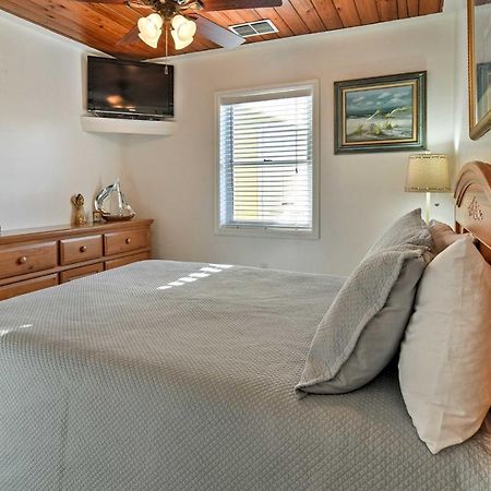 Indian Shores Cottage With Cabana - Steps To Beach! Клиъруотър Бийч Екстериор снимка